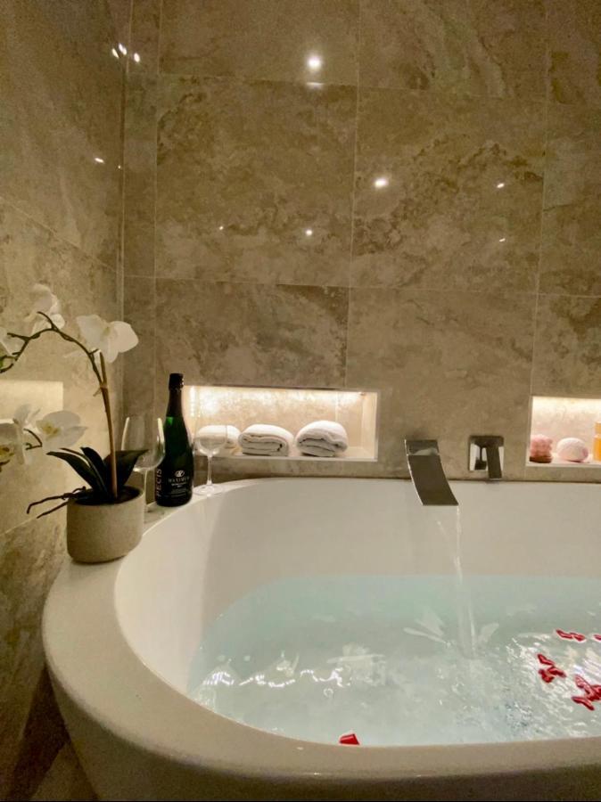 Luxury 3 Al Duomo Di Parma Apartment Exterior photo