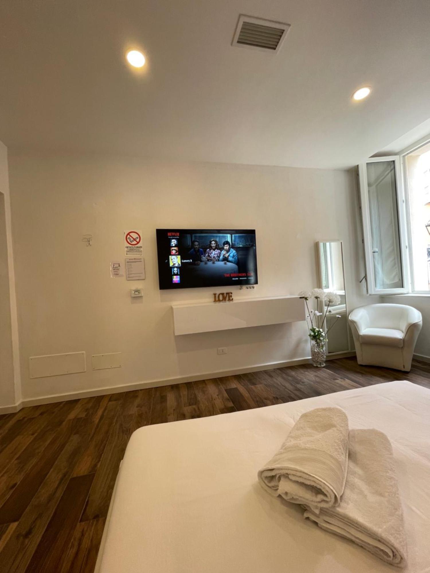 Luxury 3 Al Duomo Di Parma Apartment Exterior photo