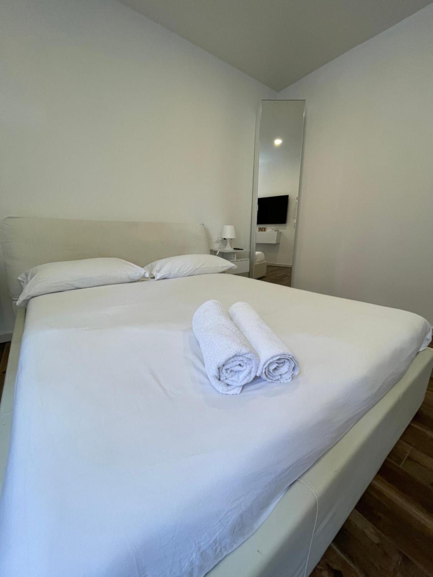 Luxury 3 Al Duomo Di Parma Apartment Exterior photo